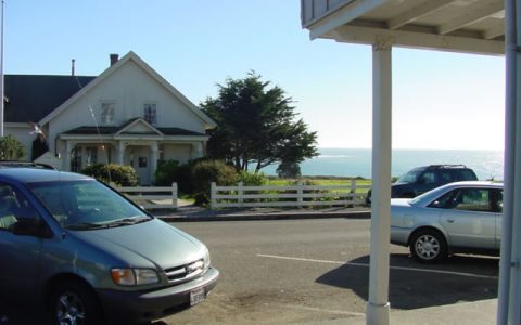 Fort Bragg community street with view of ocean